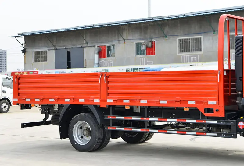 sinotruk howo light cargo truck-9