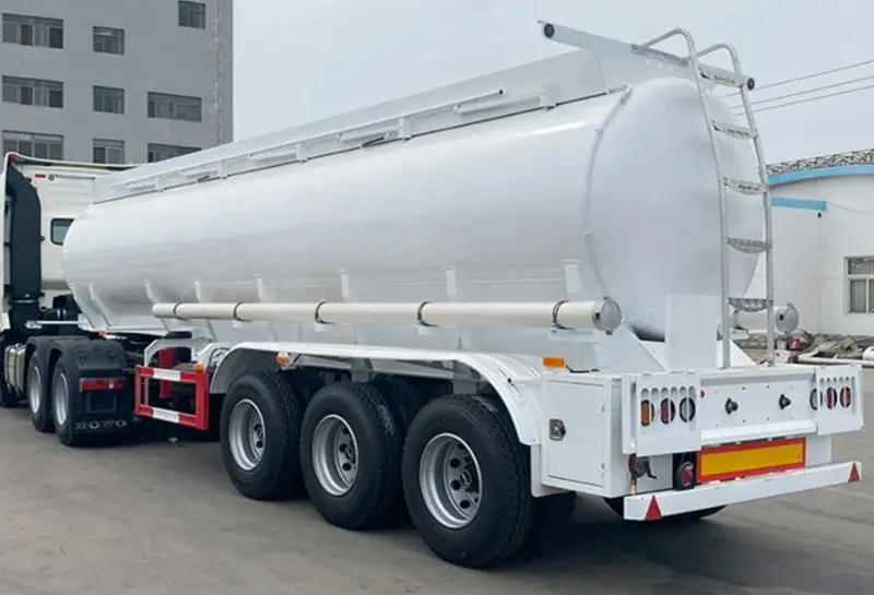 sinotruk trailer oil tank truck-1